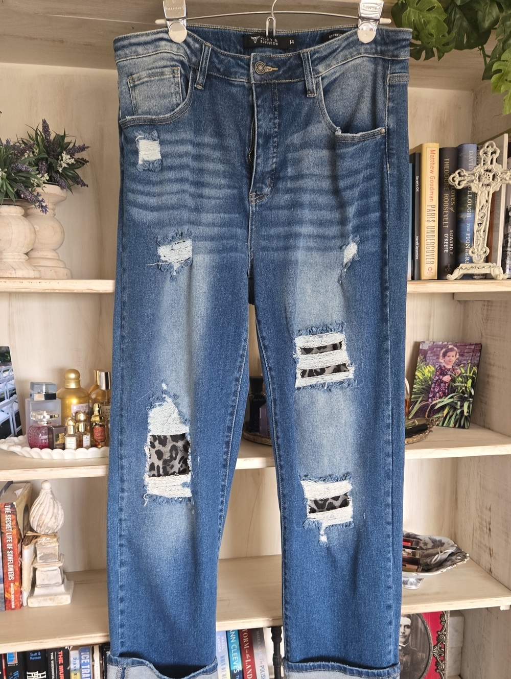 Women’s Boyfriend Jeans with Leopard Patch - Blue